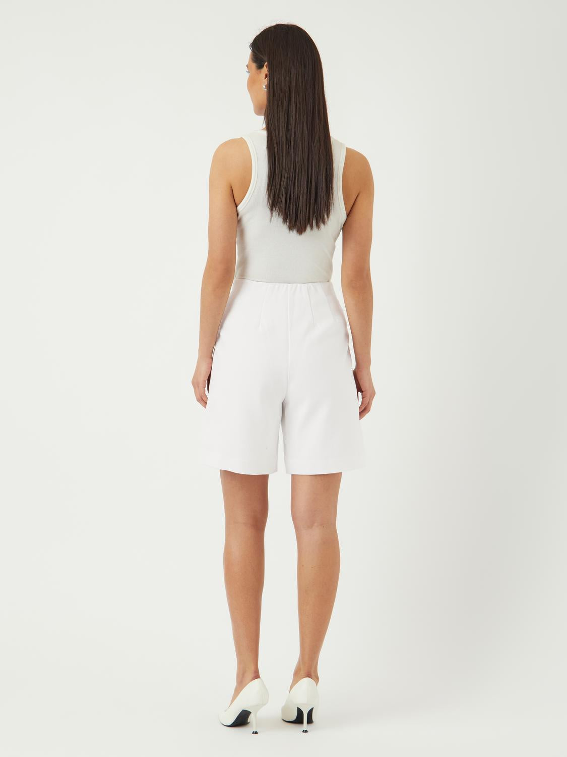 model_shot-back