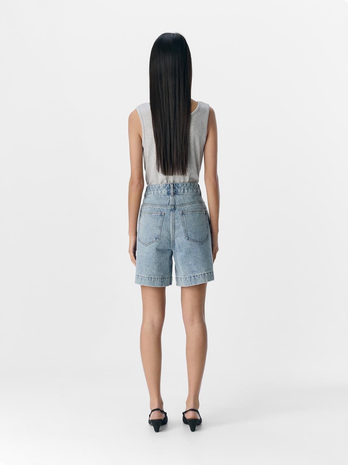 model_shot-back