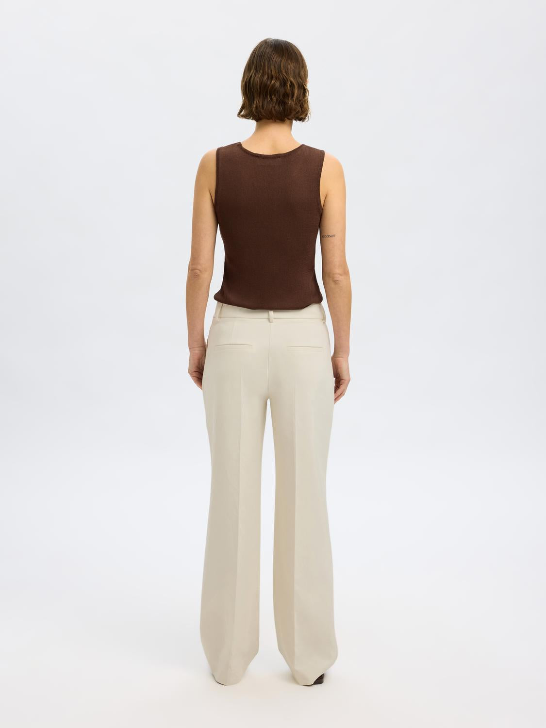 model_shot-back
