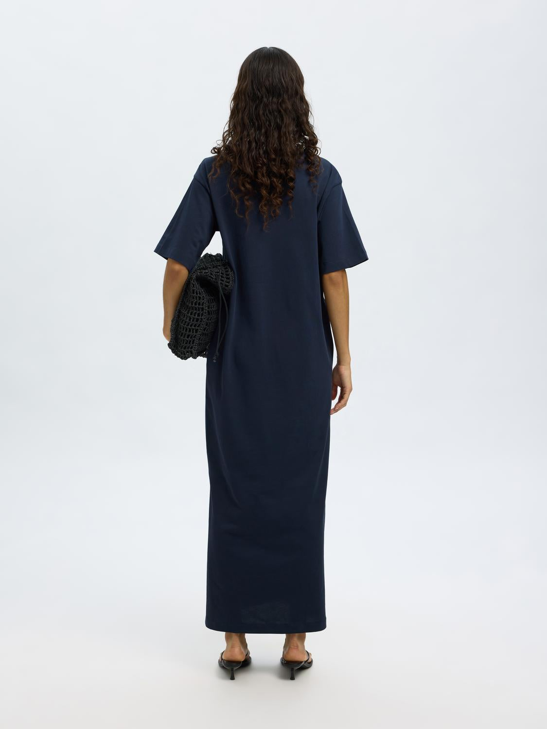 model_shot-back