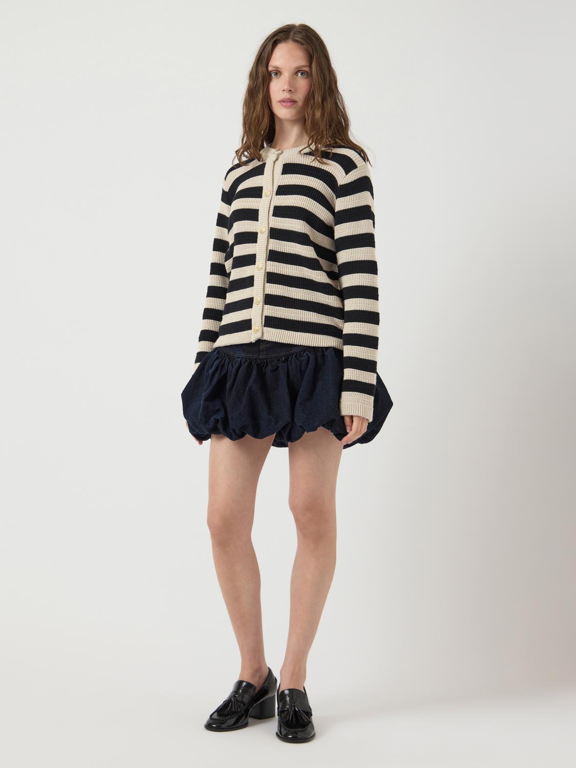 model_shot-front_full