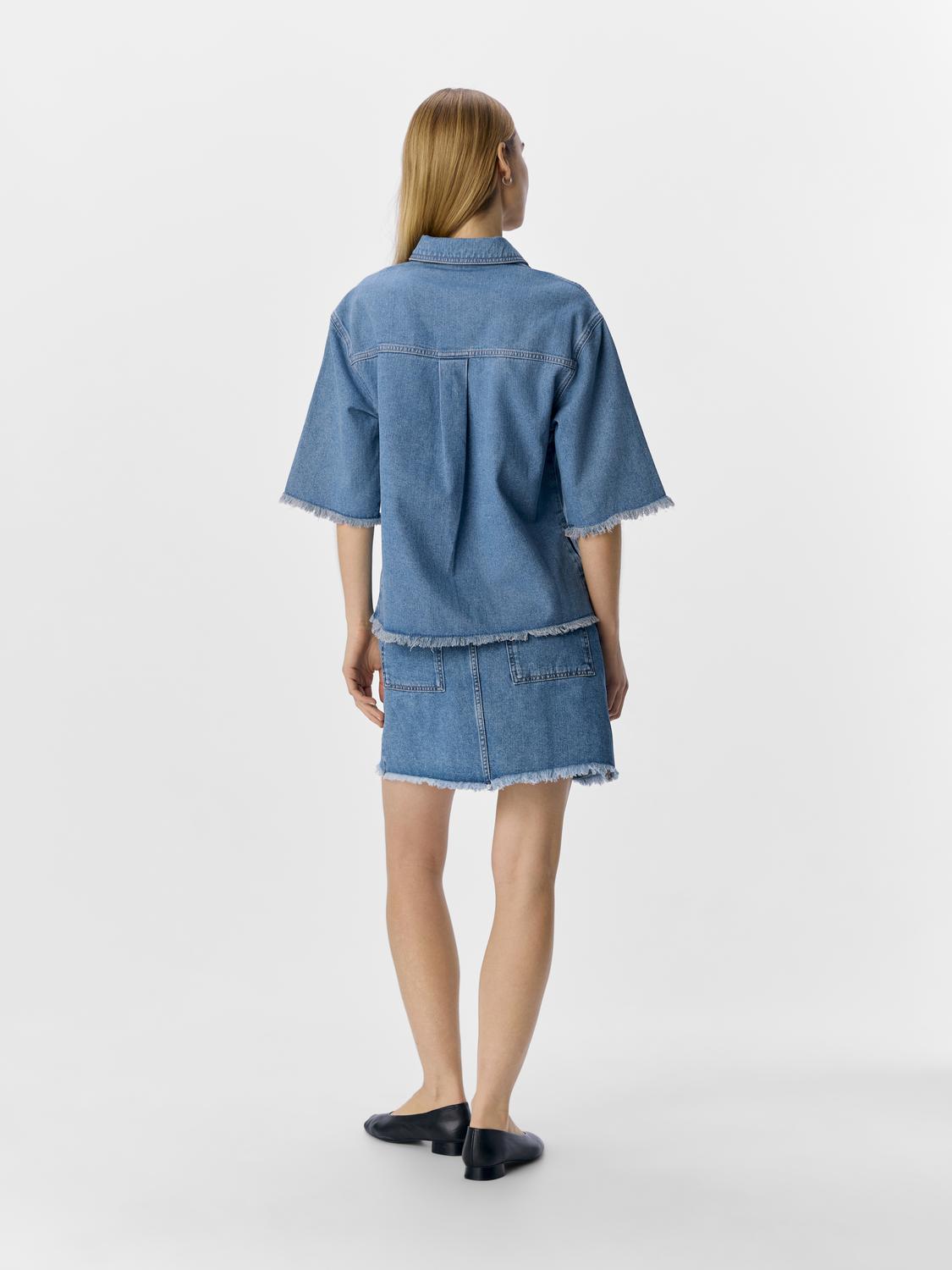 model_shot-back