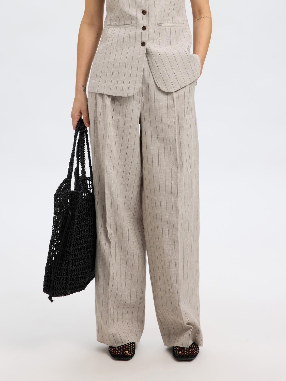 model_shot-front