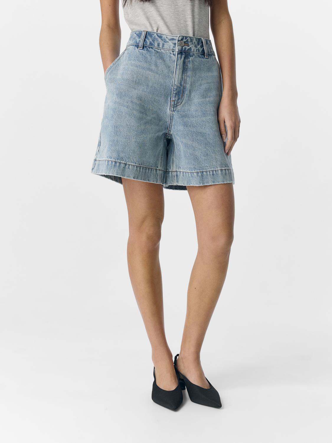 model_shot-front
