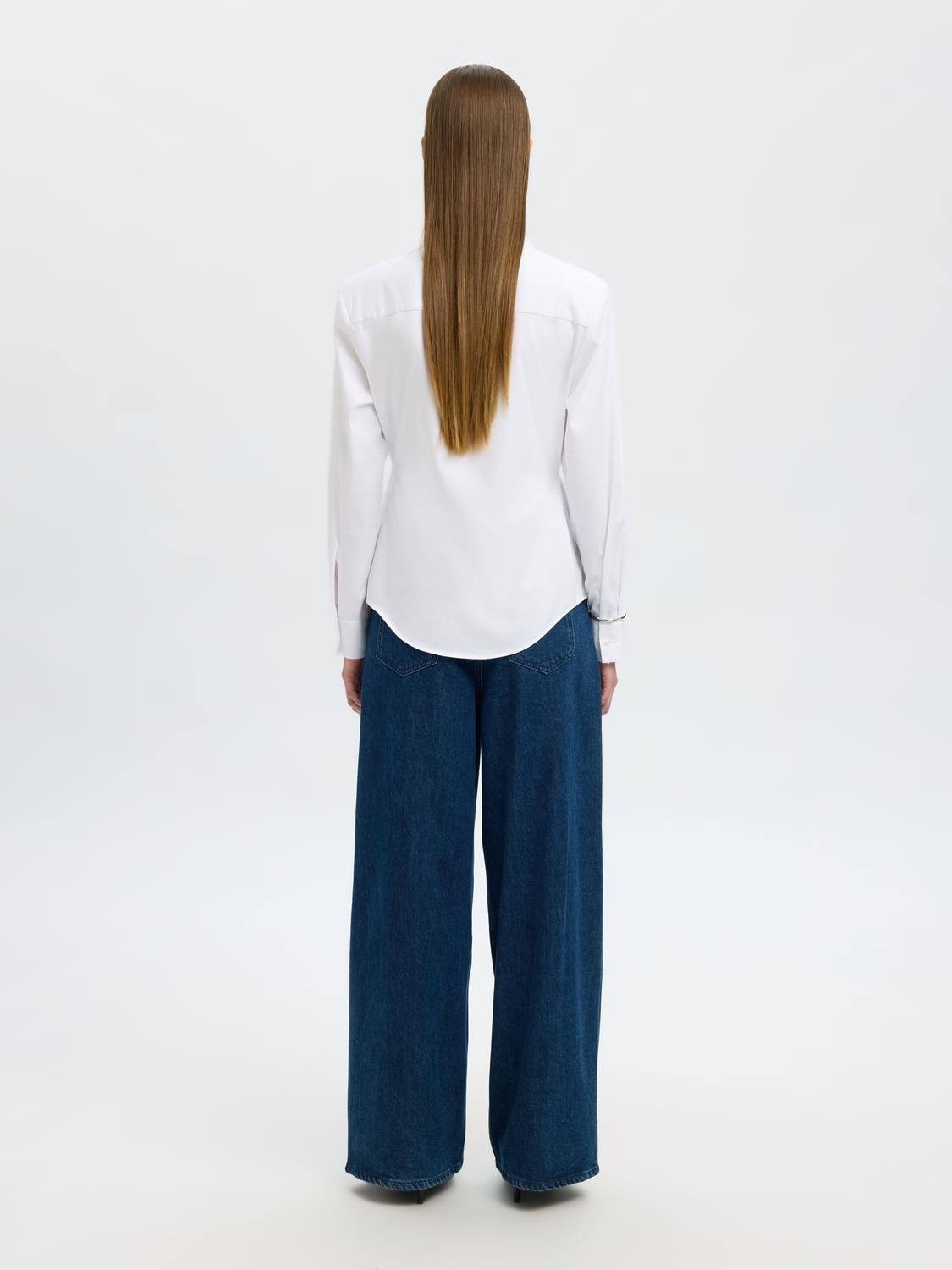 model_shot-back