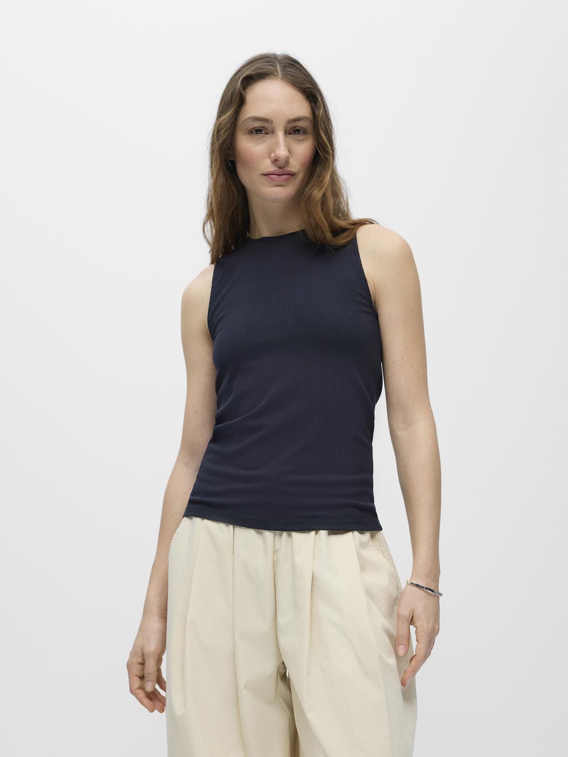 model_shot-front