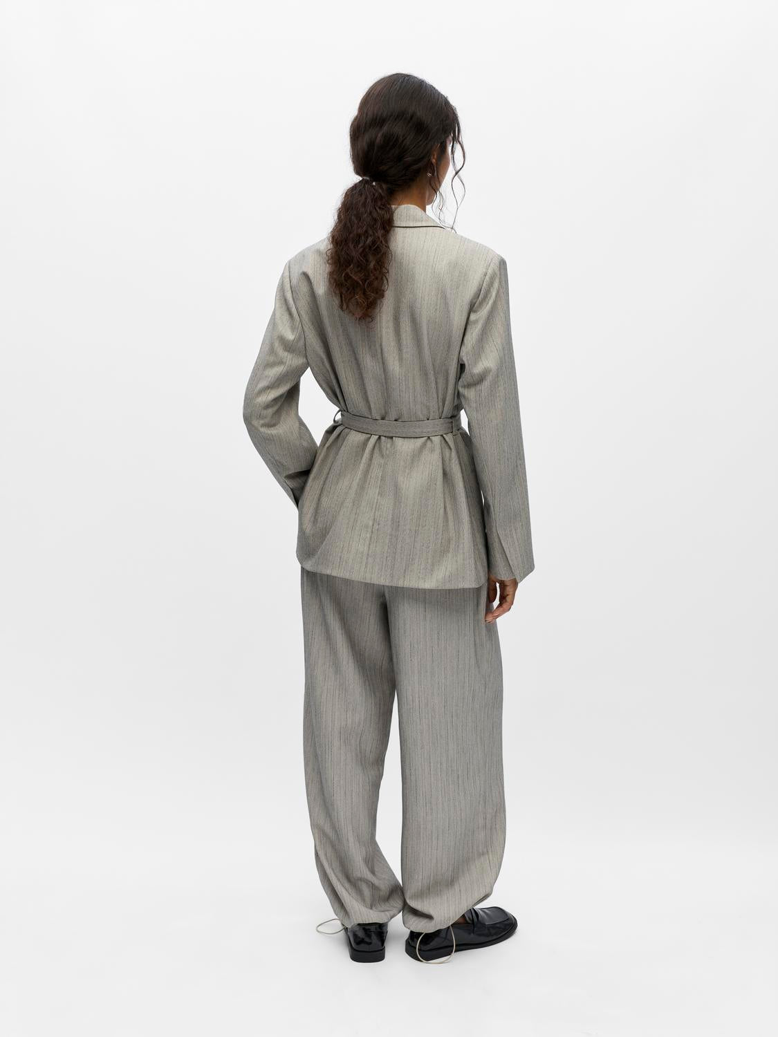model_shot-back