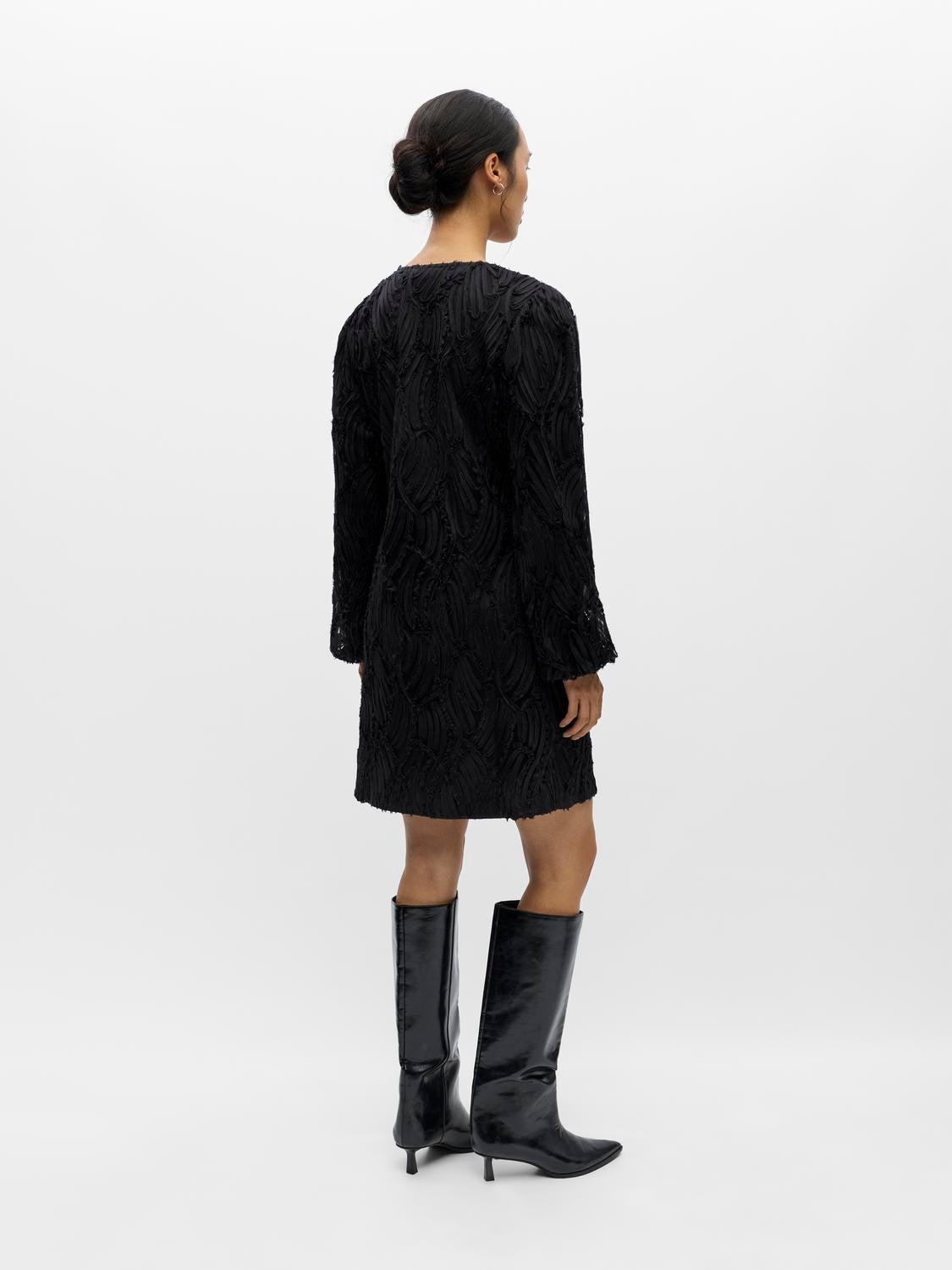 model_shot-back