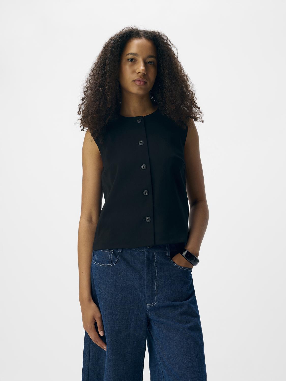 model_shot-front