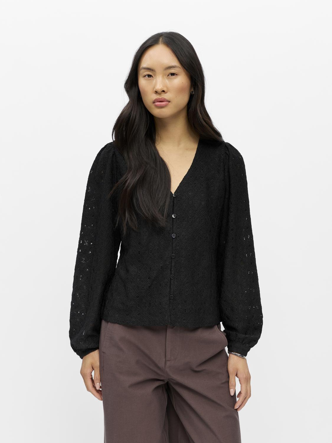 model_shot-front