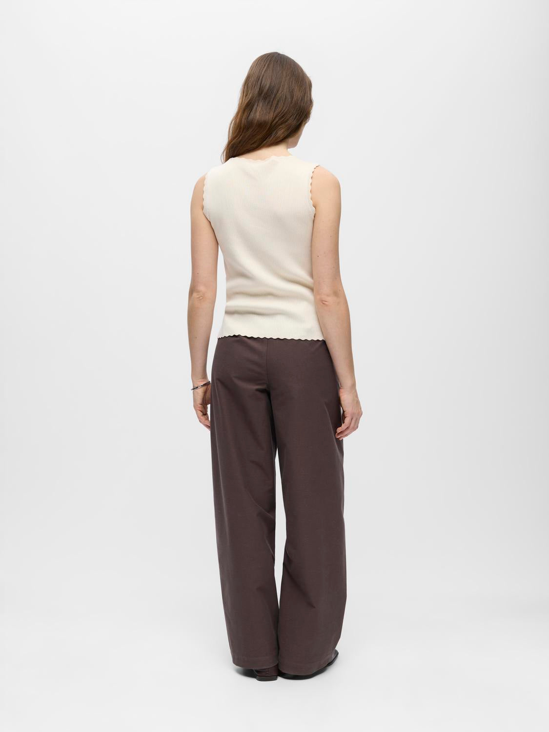 model_shot-back