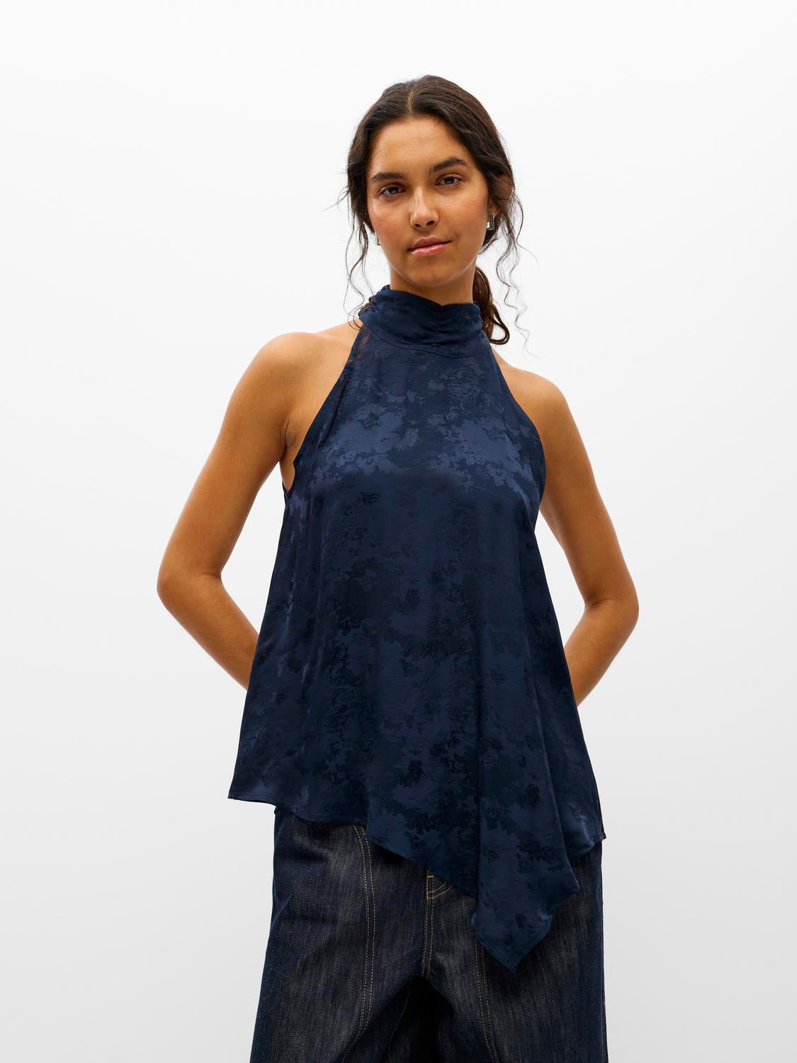 model_shot-front