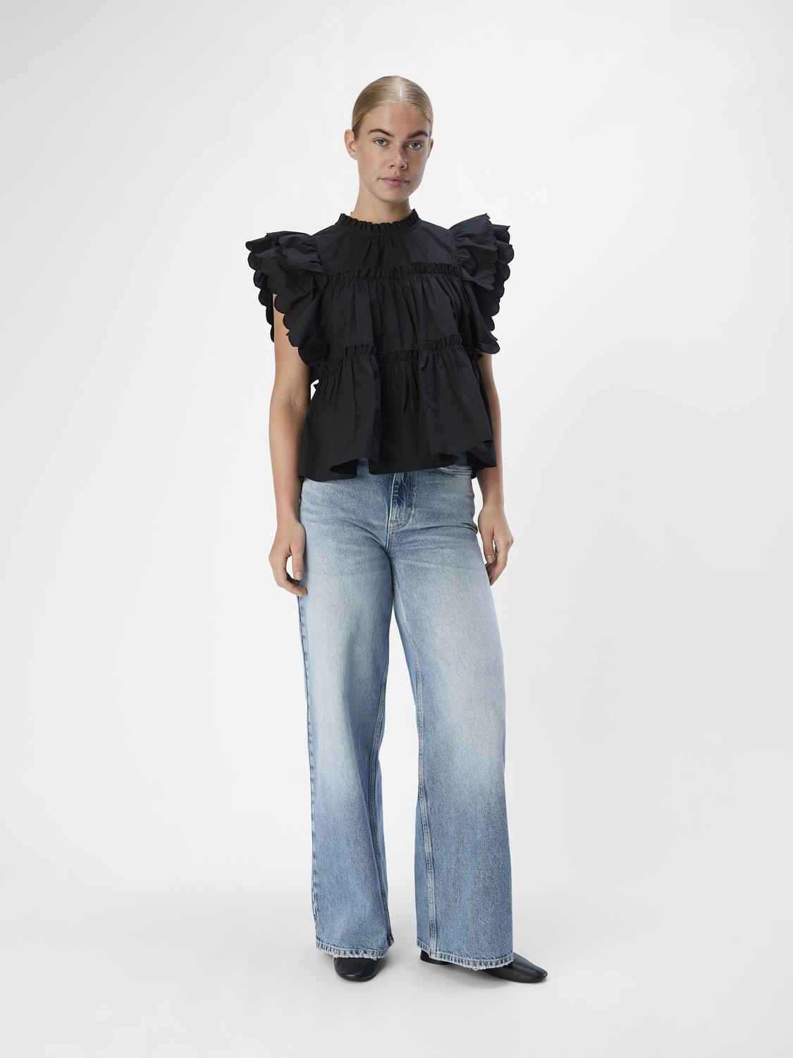 model_shot-front_full