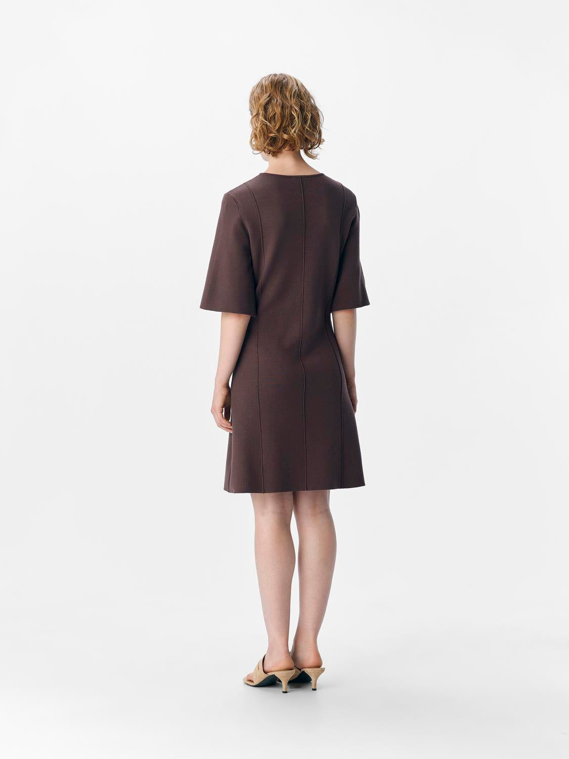 model_shot-back