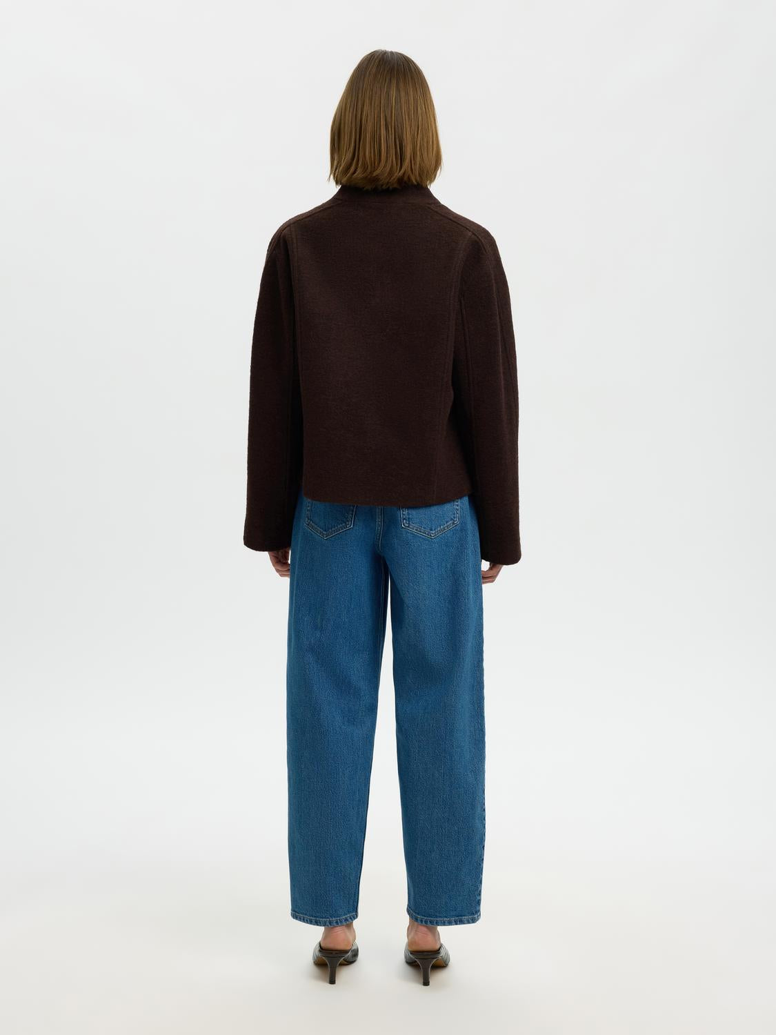 model_shot-back