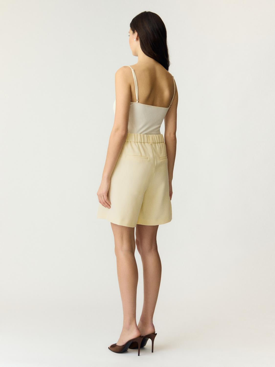model_shot-back