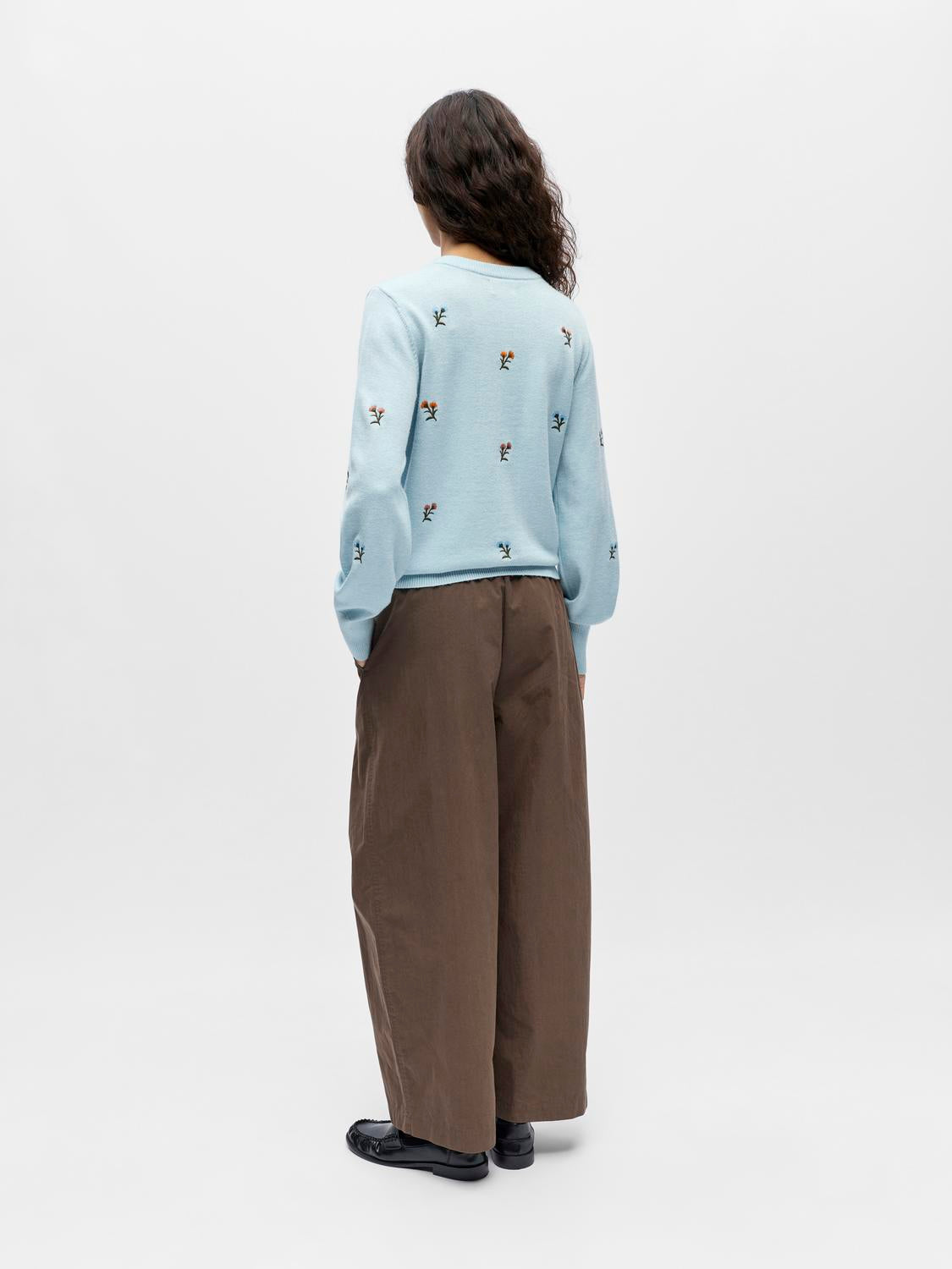 model_shot-back