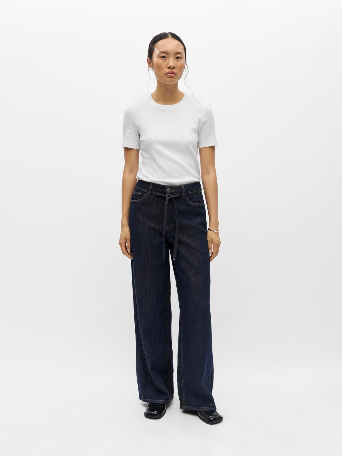 model_shot-front_full