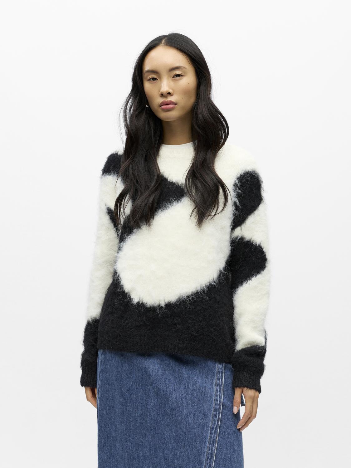 model_shot-front