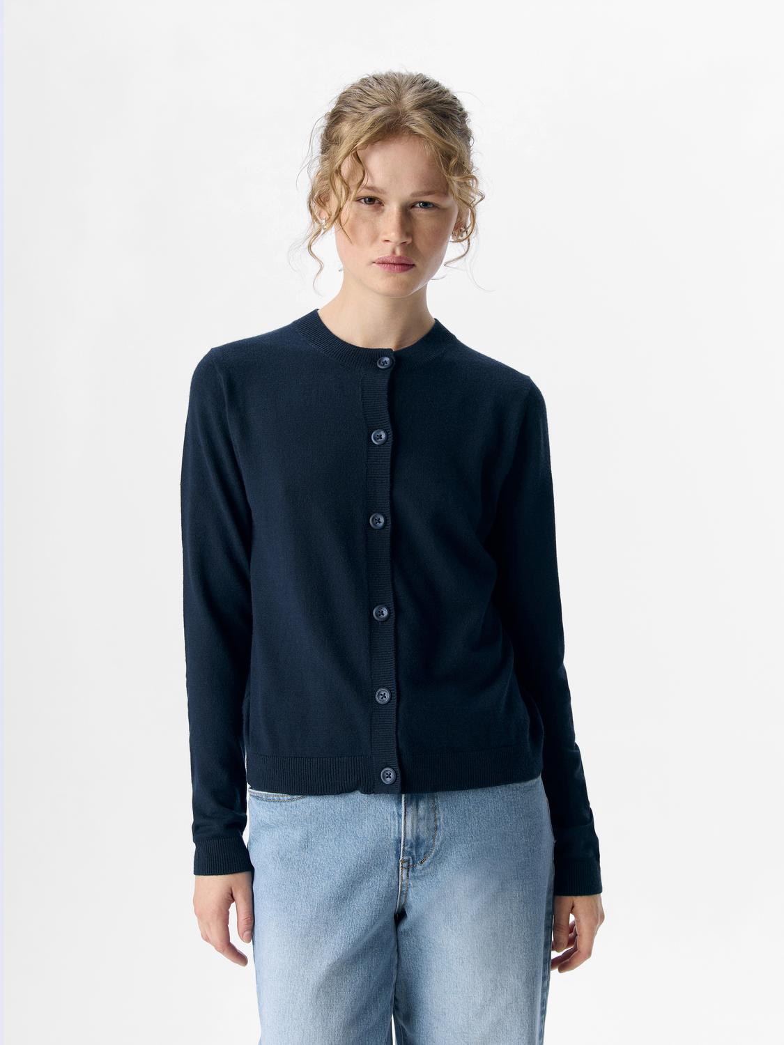 model_shot-front