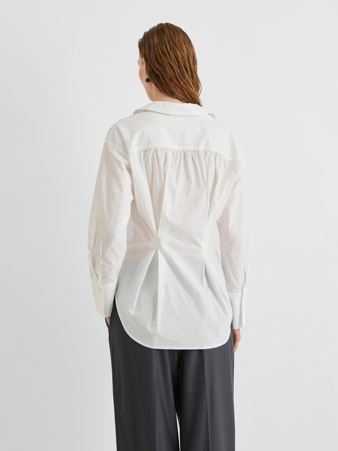 model_shot-back