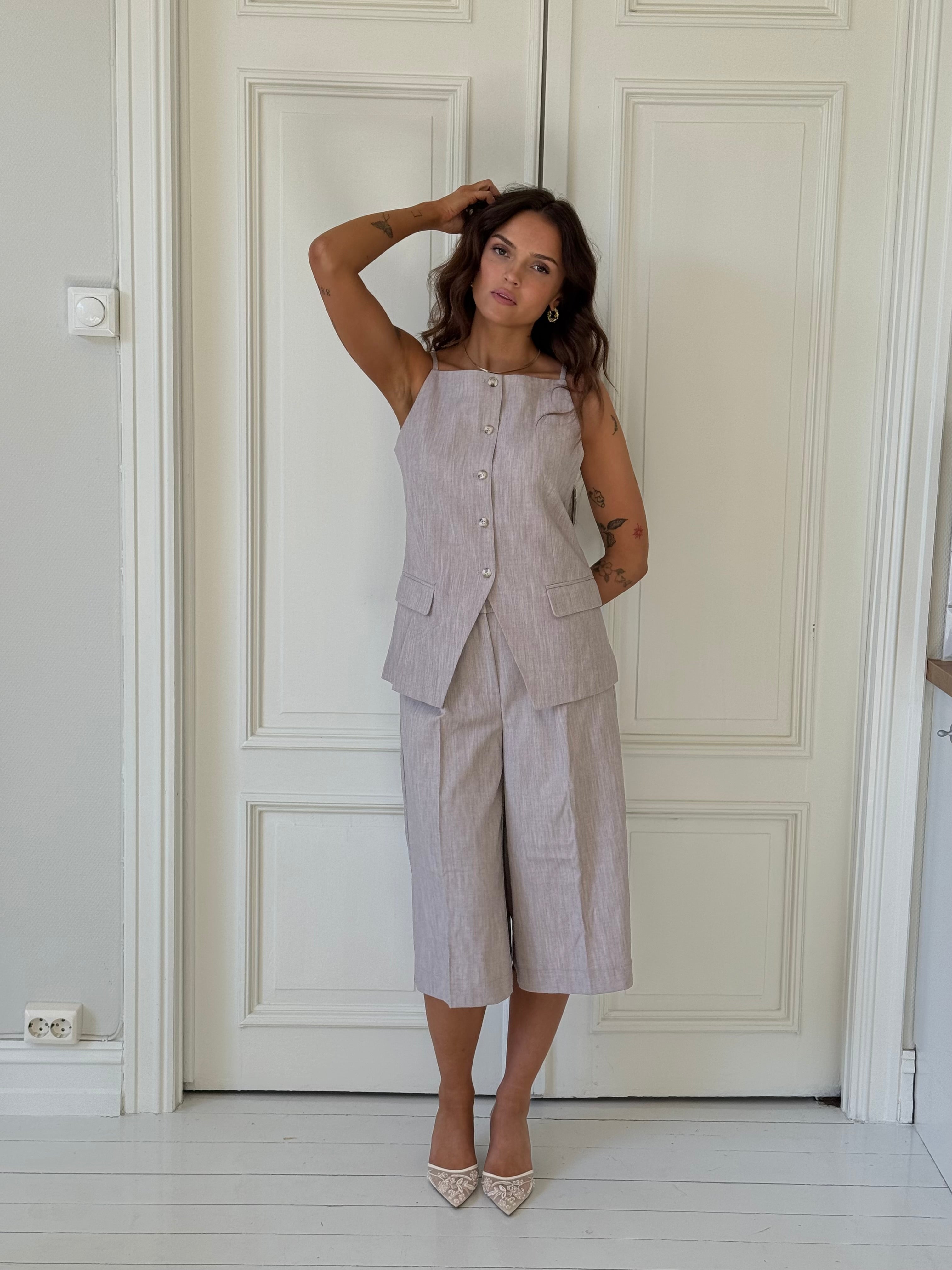 OBJIVALO Tailored Waistcoat - Morel