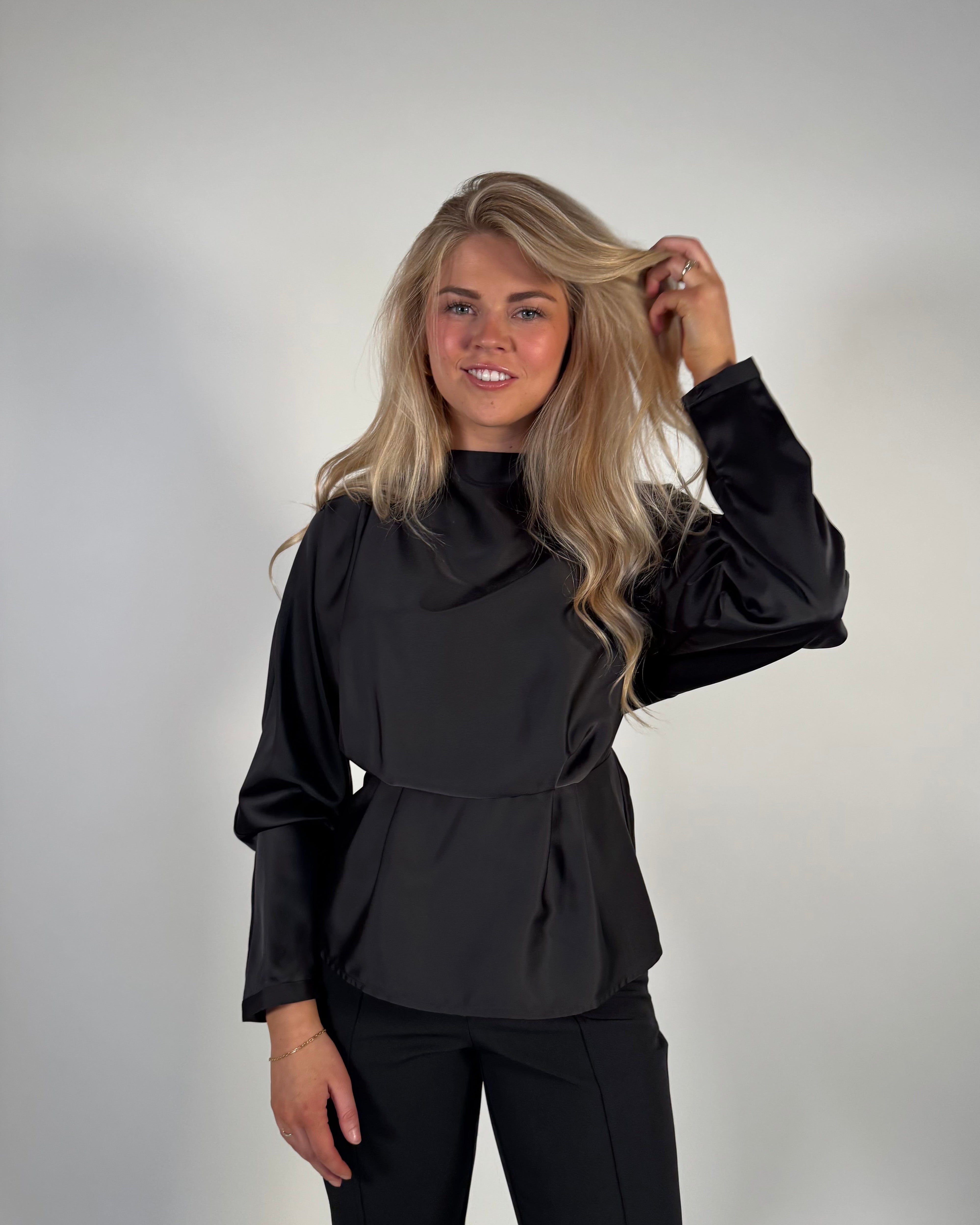 YASPELLA Top - Black