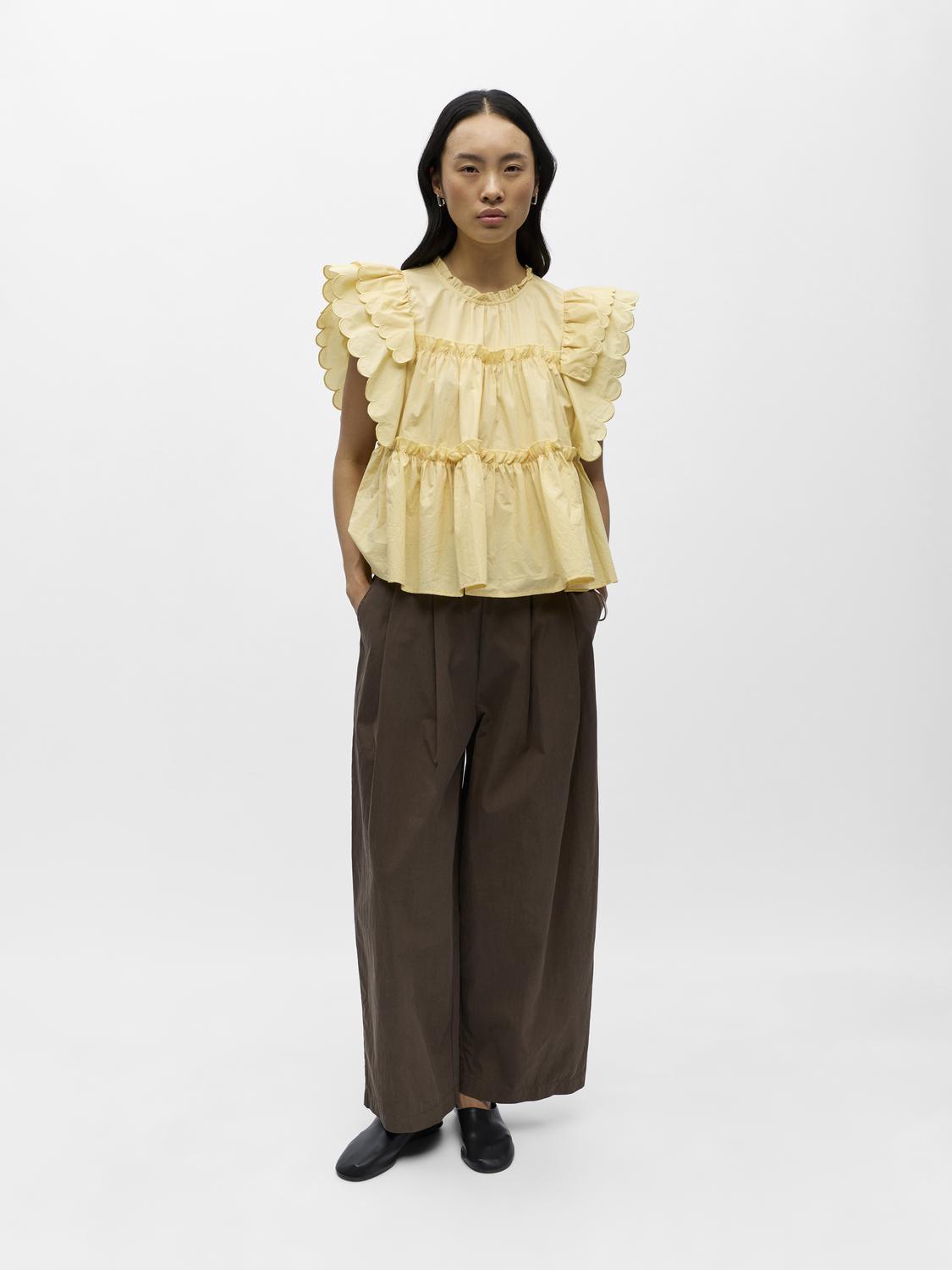 model_shot-front_full