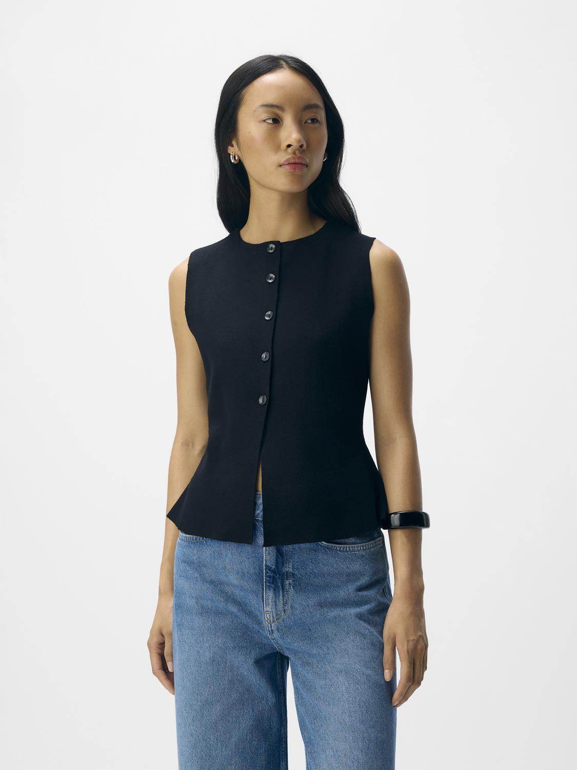 model_shot-front