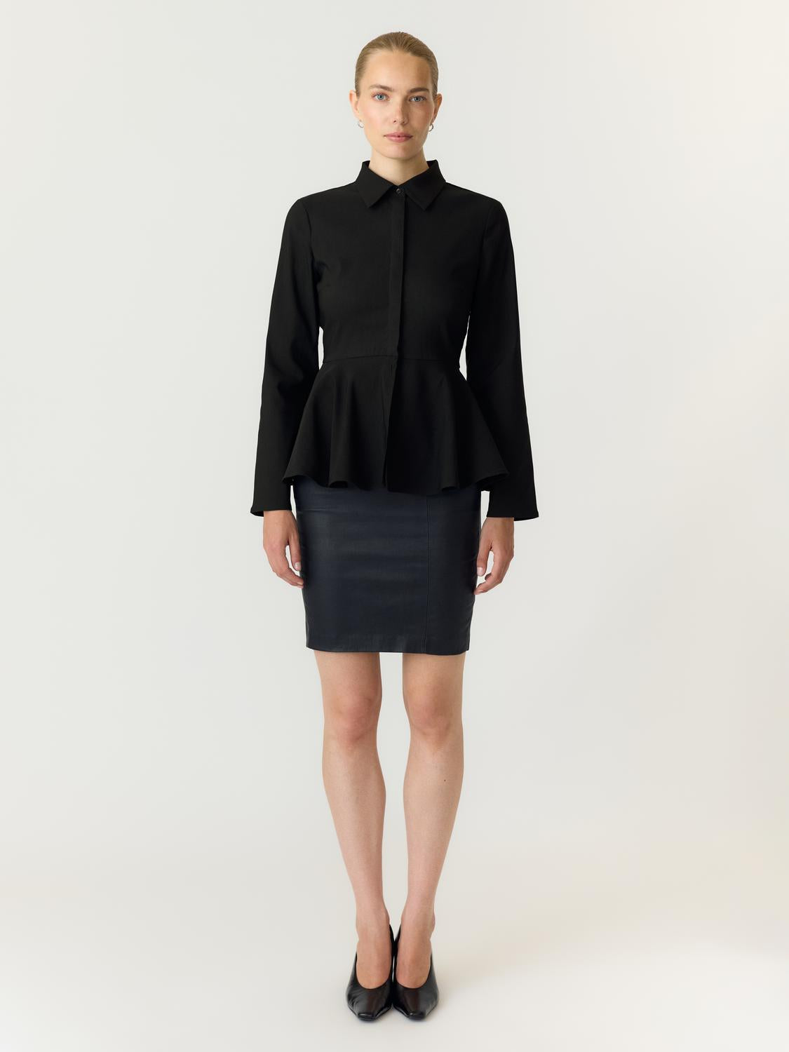 model_shot-front_full