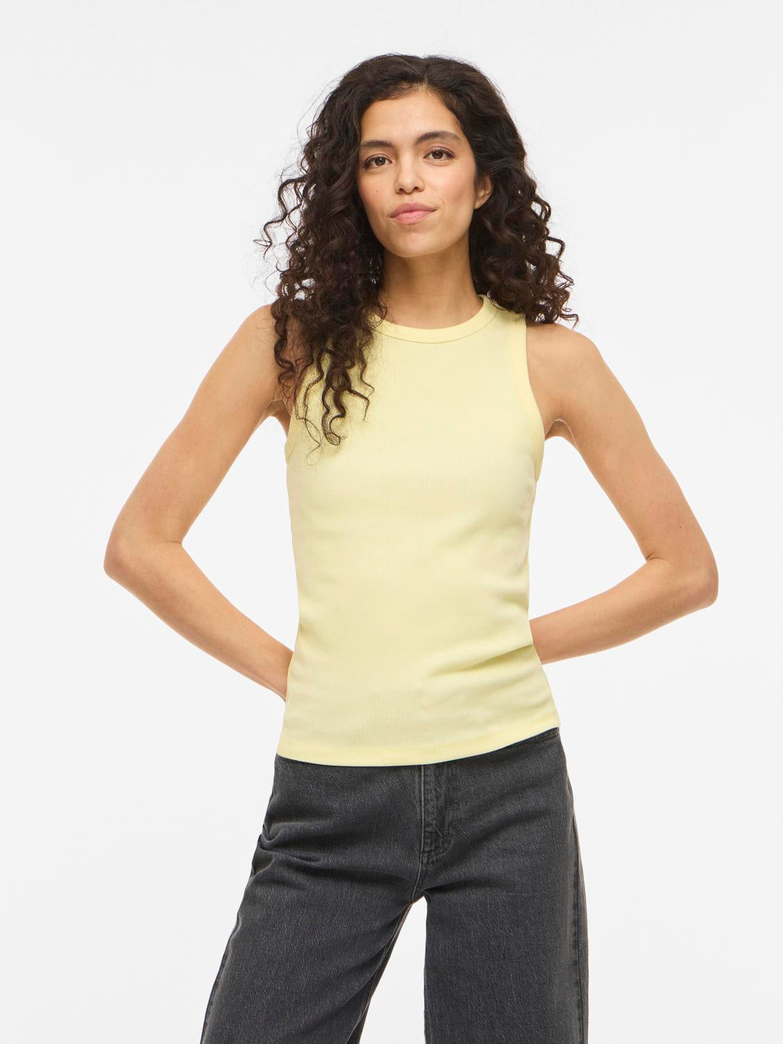 model_shot-front