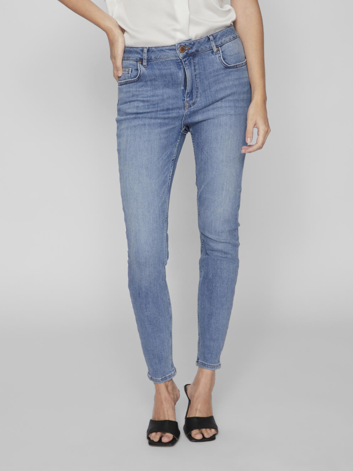 model_shot-front