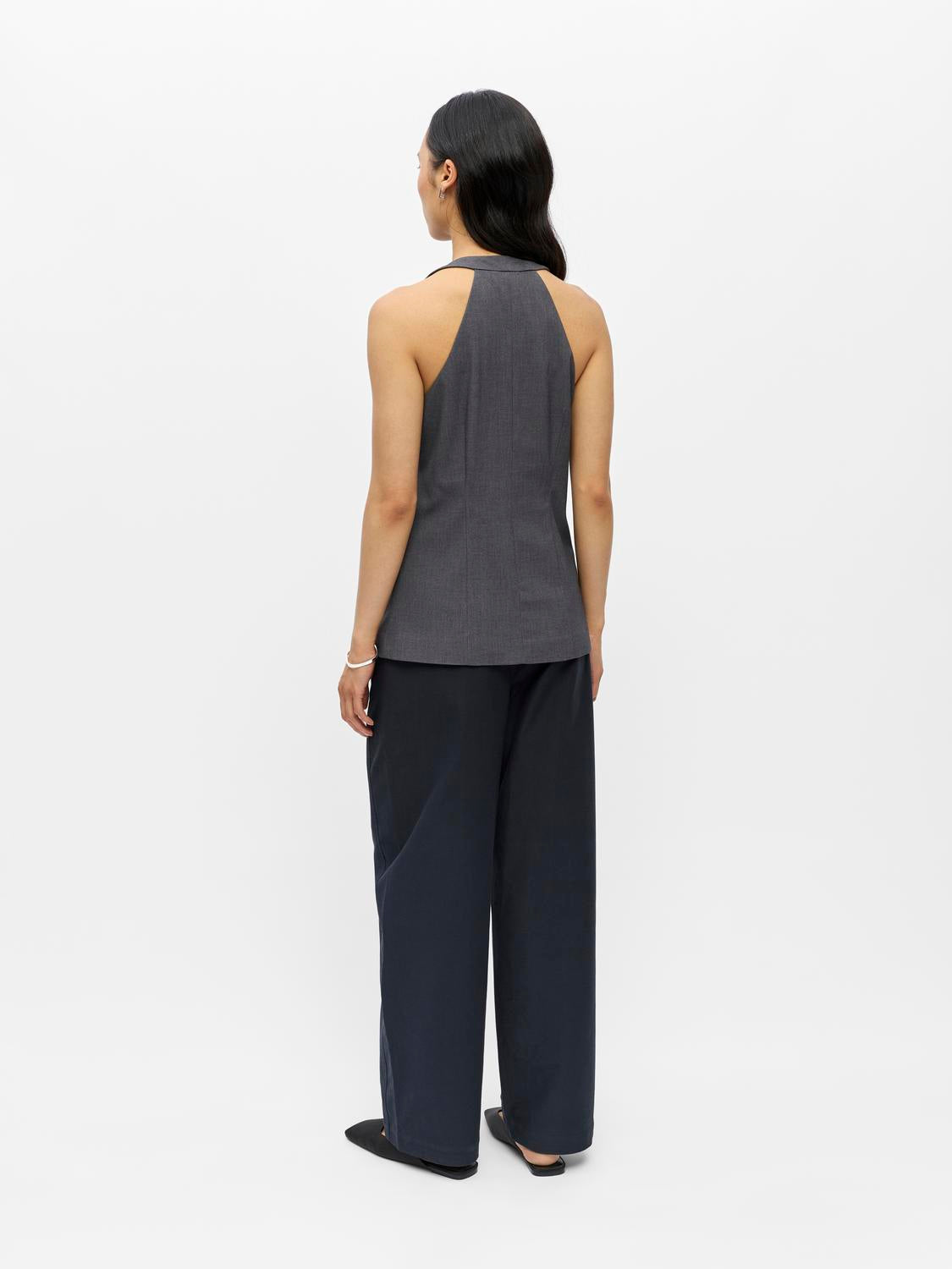 model_shot-back