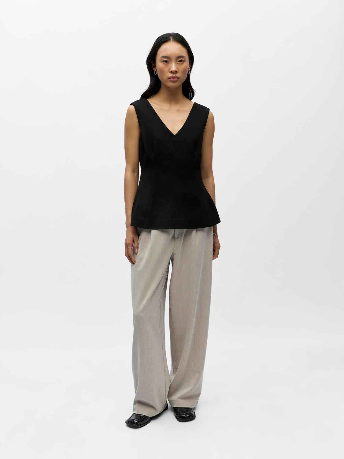 model_shot-front_full