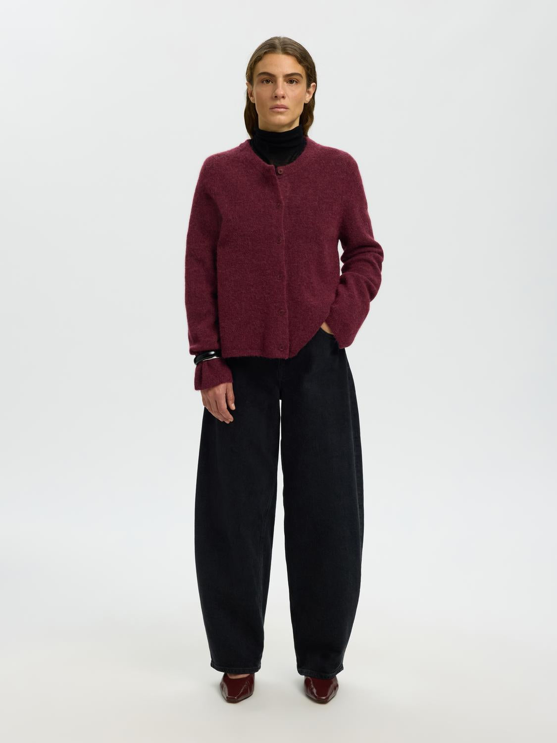 model_shot-front_full