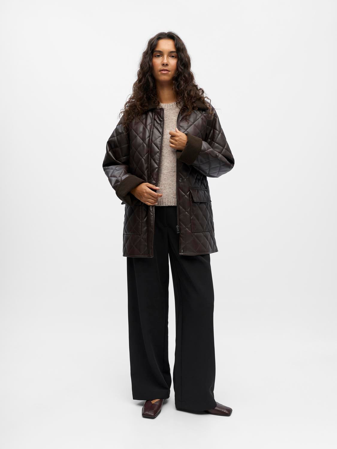 model_shot-front_full