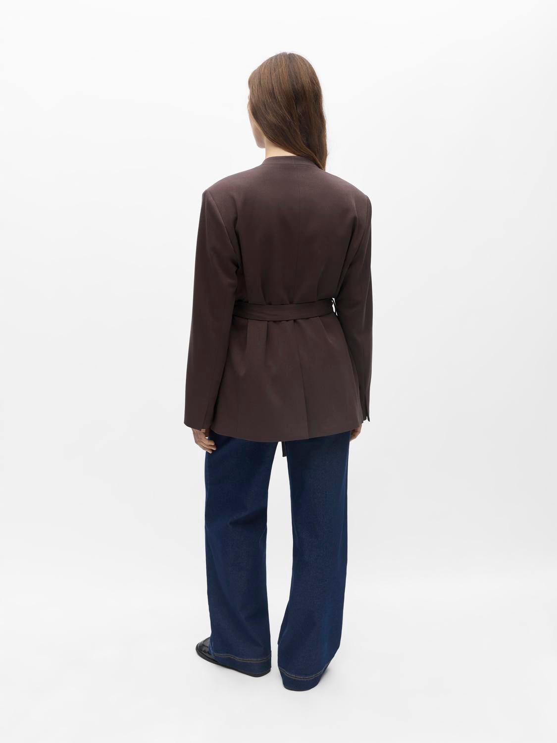 model_shot-back