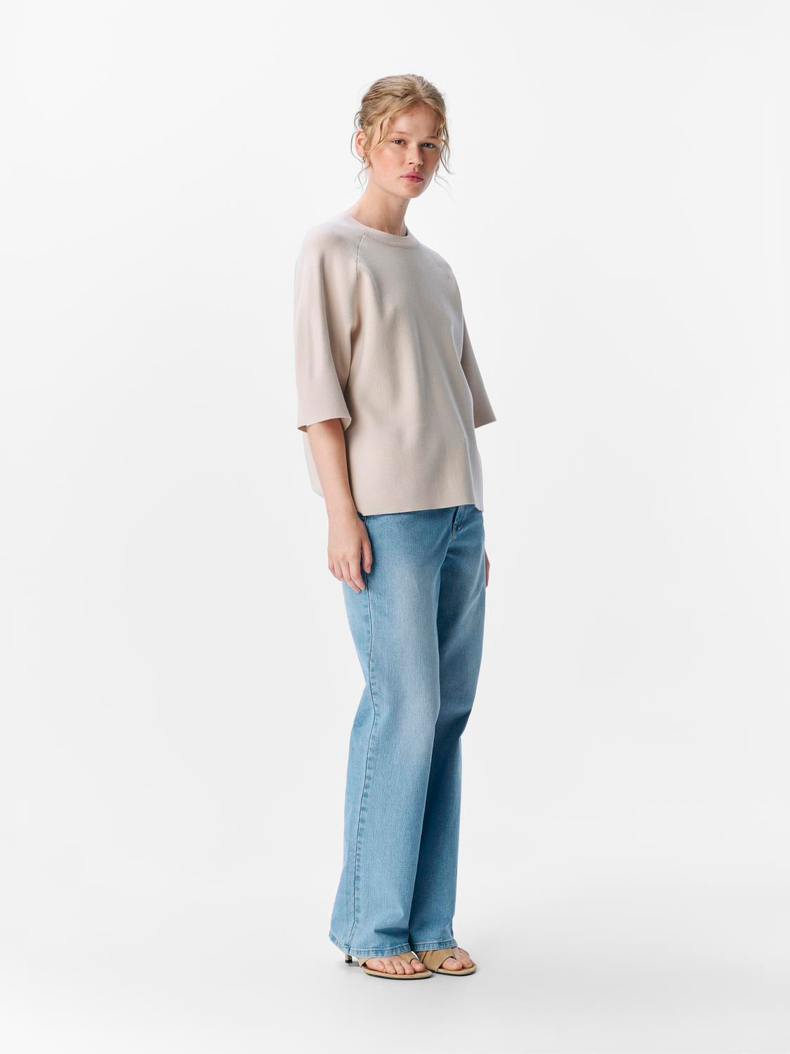 model_shot-front_full