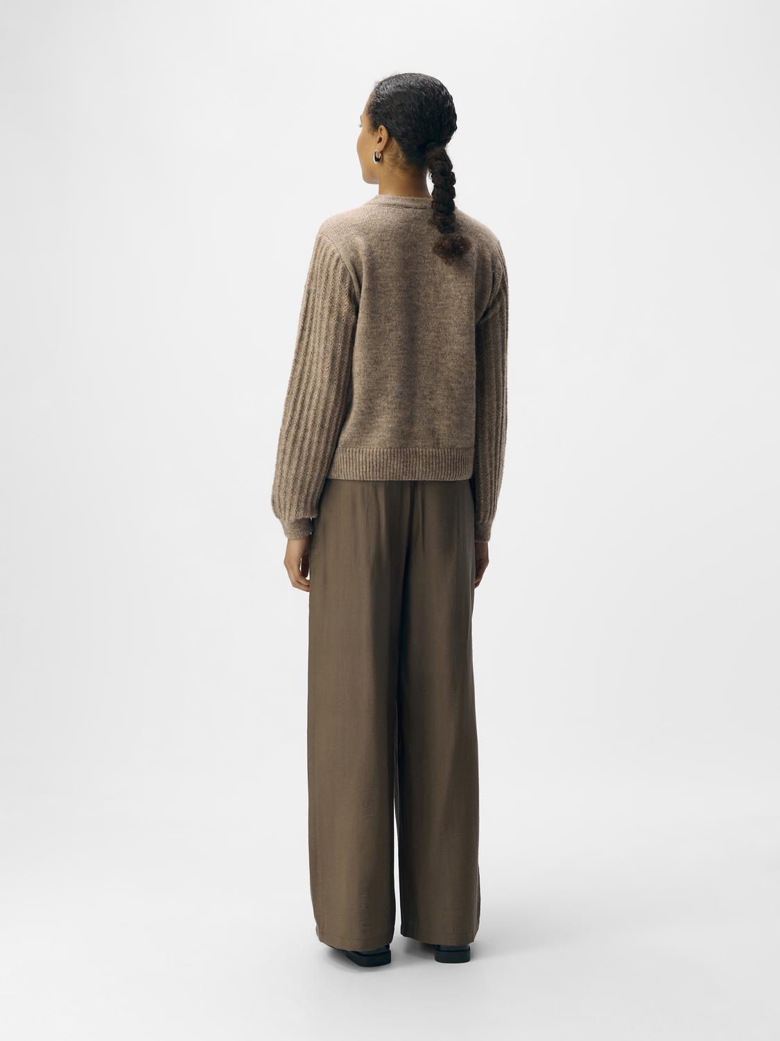 model_shot-back