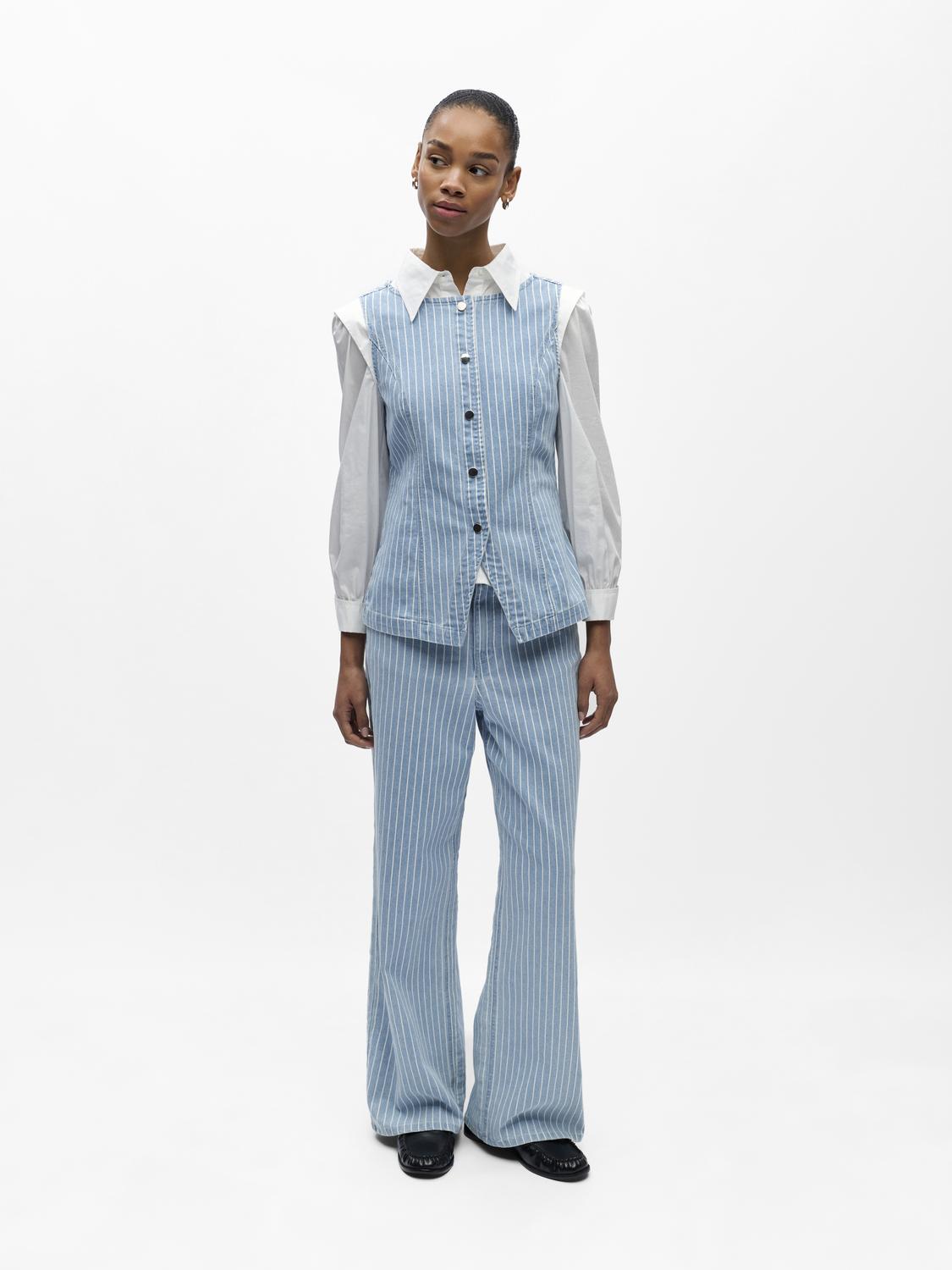 model_shot-front_full