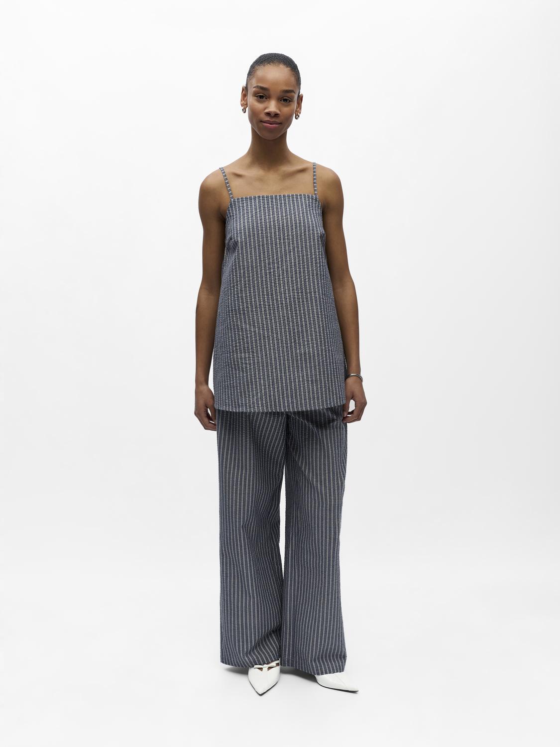 model_shot-front_full