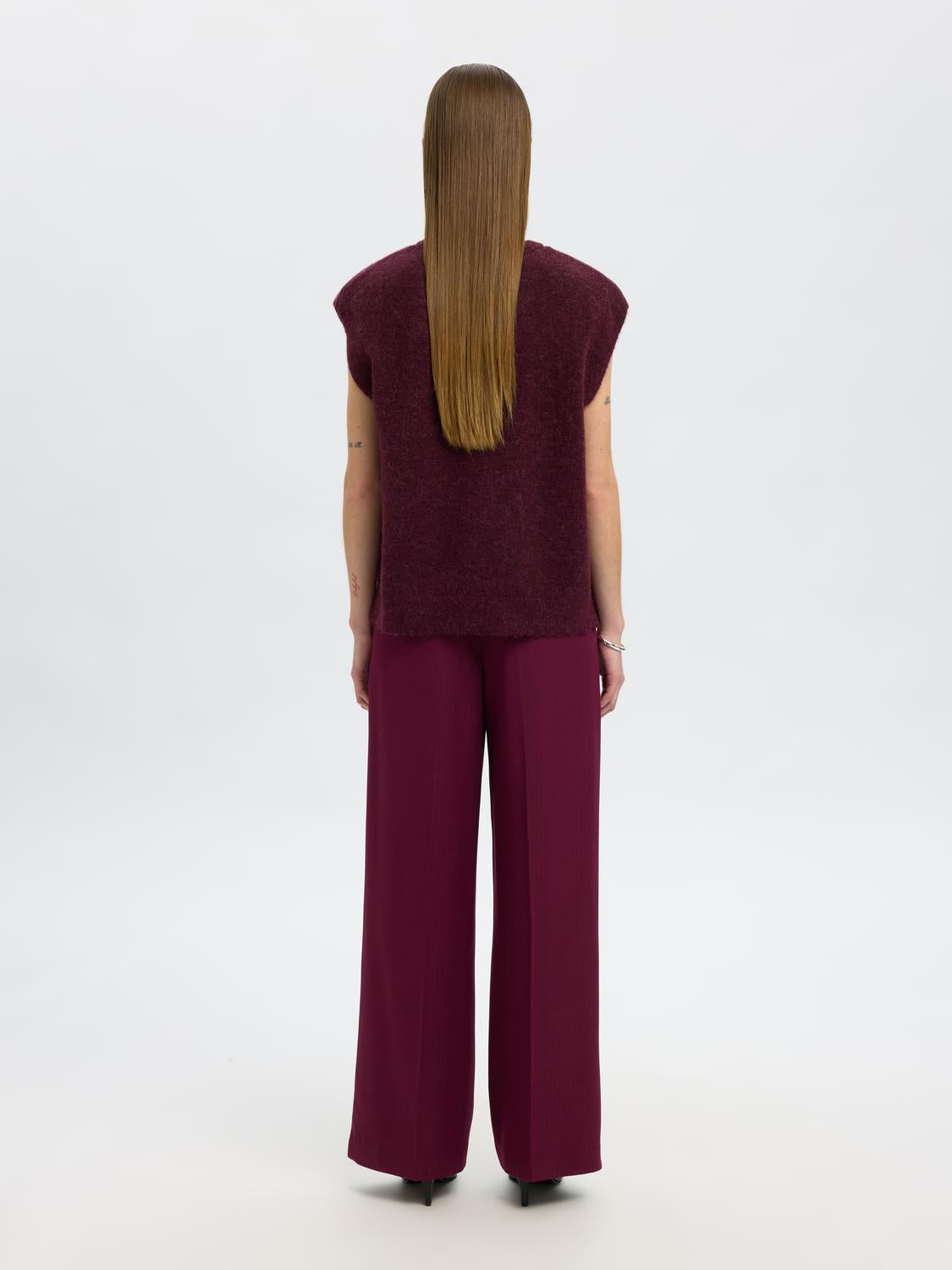 model_shot-back
