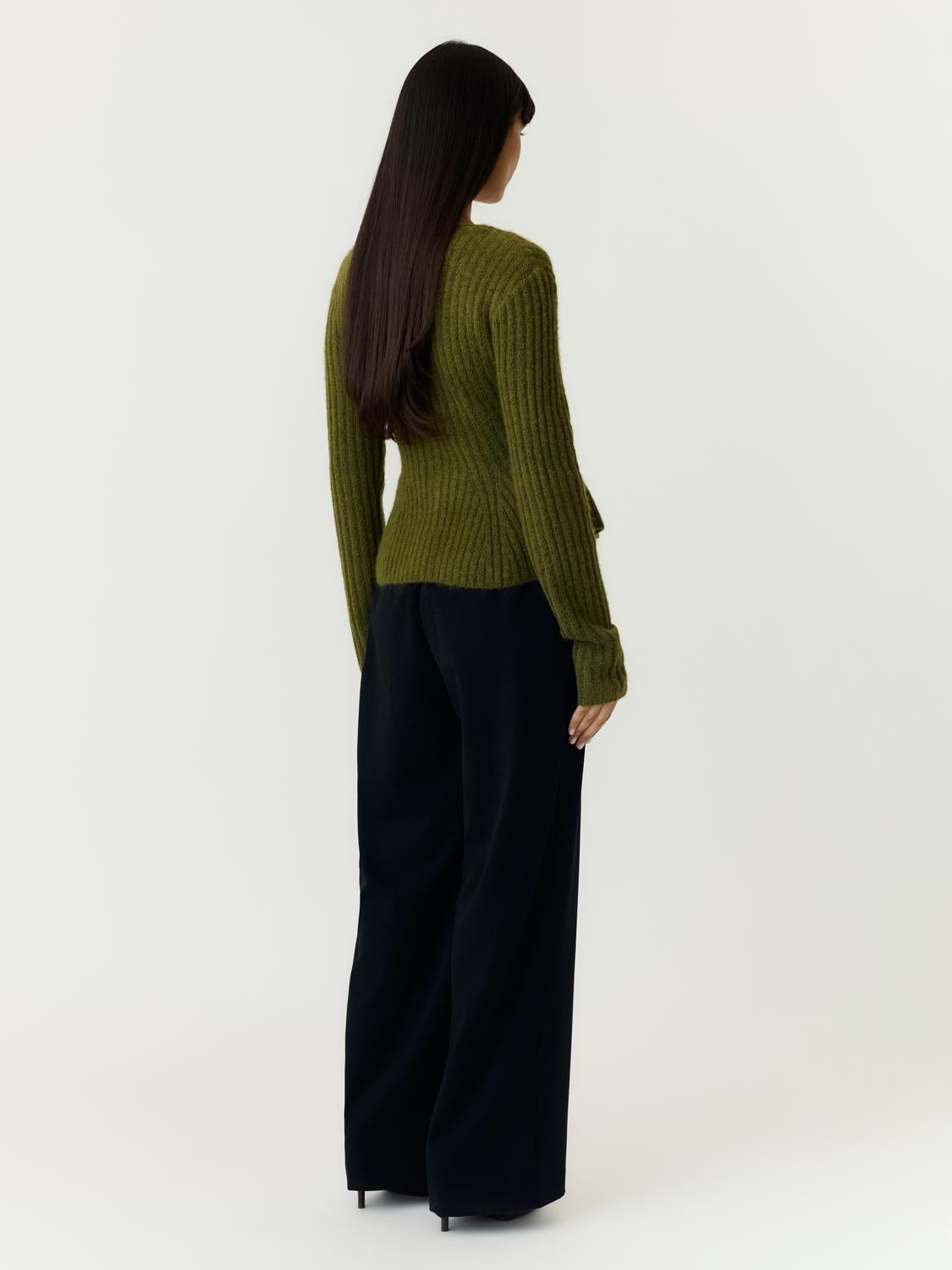 model_shot-back