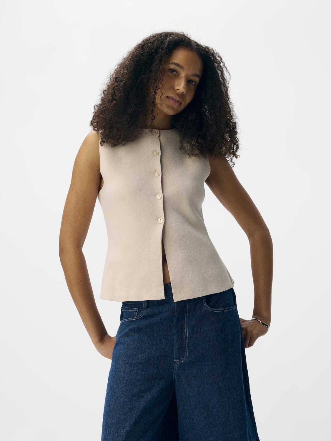 model_shot-front