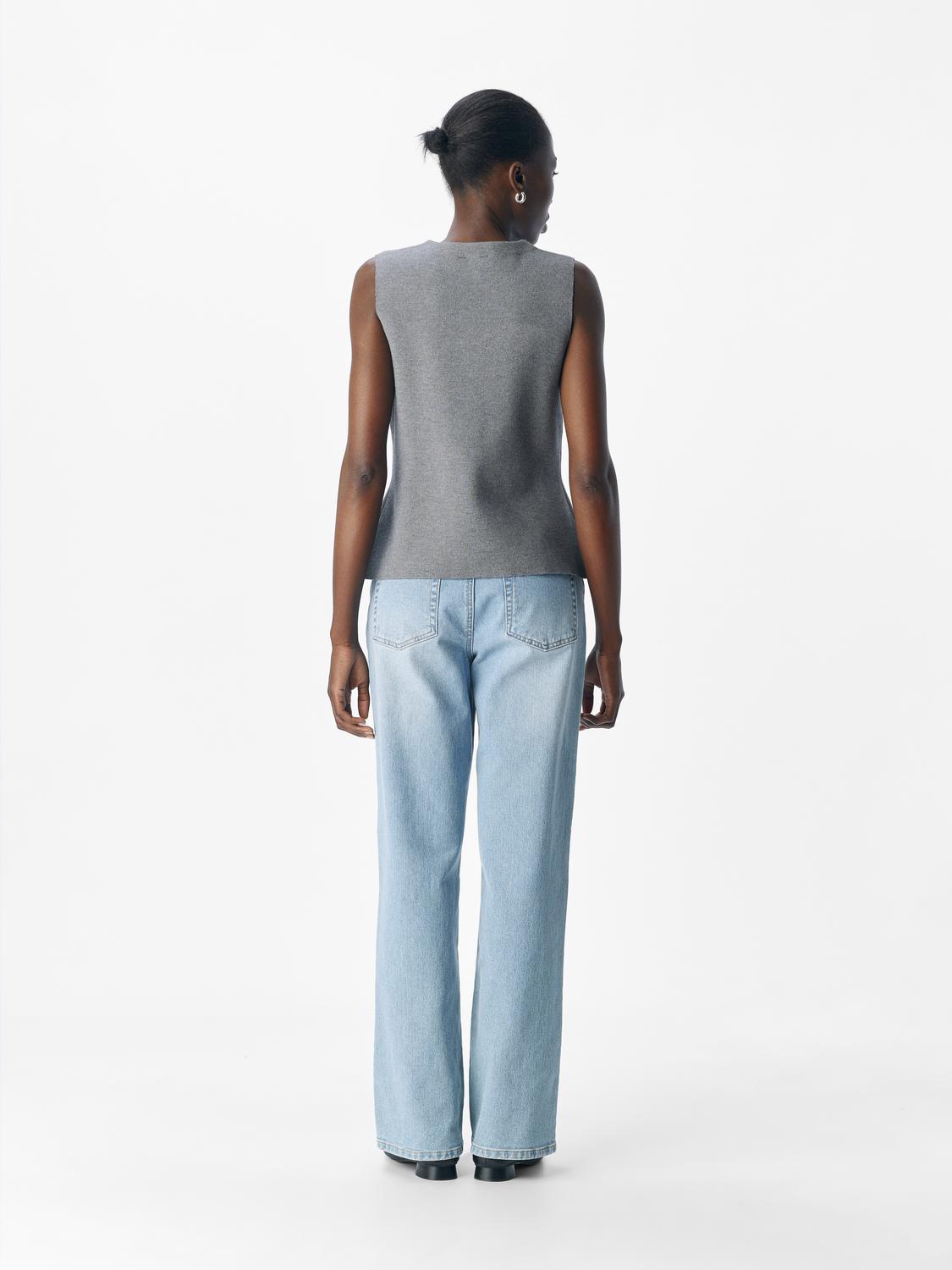 model_shot-back