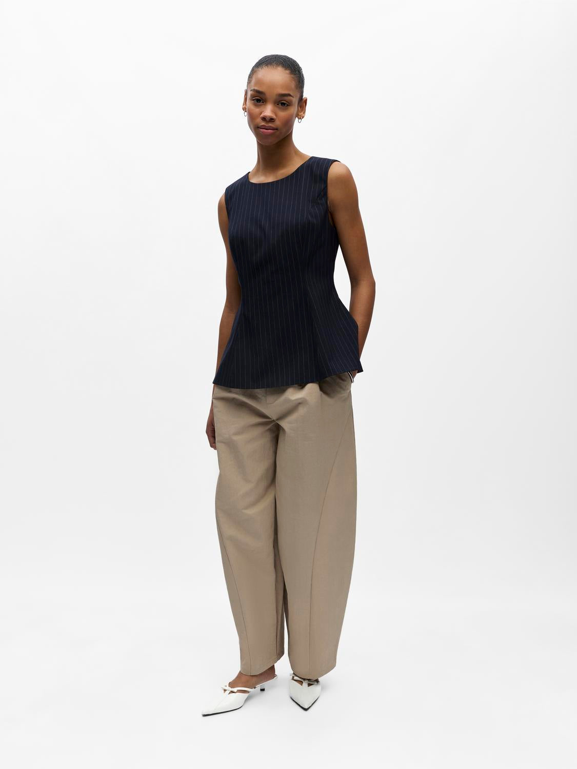 model_shot-front_full