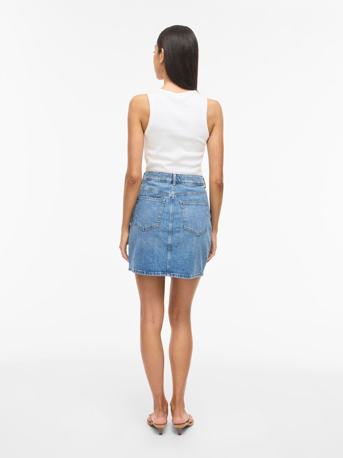 model_shot-back