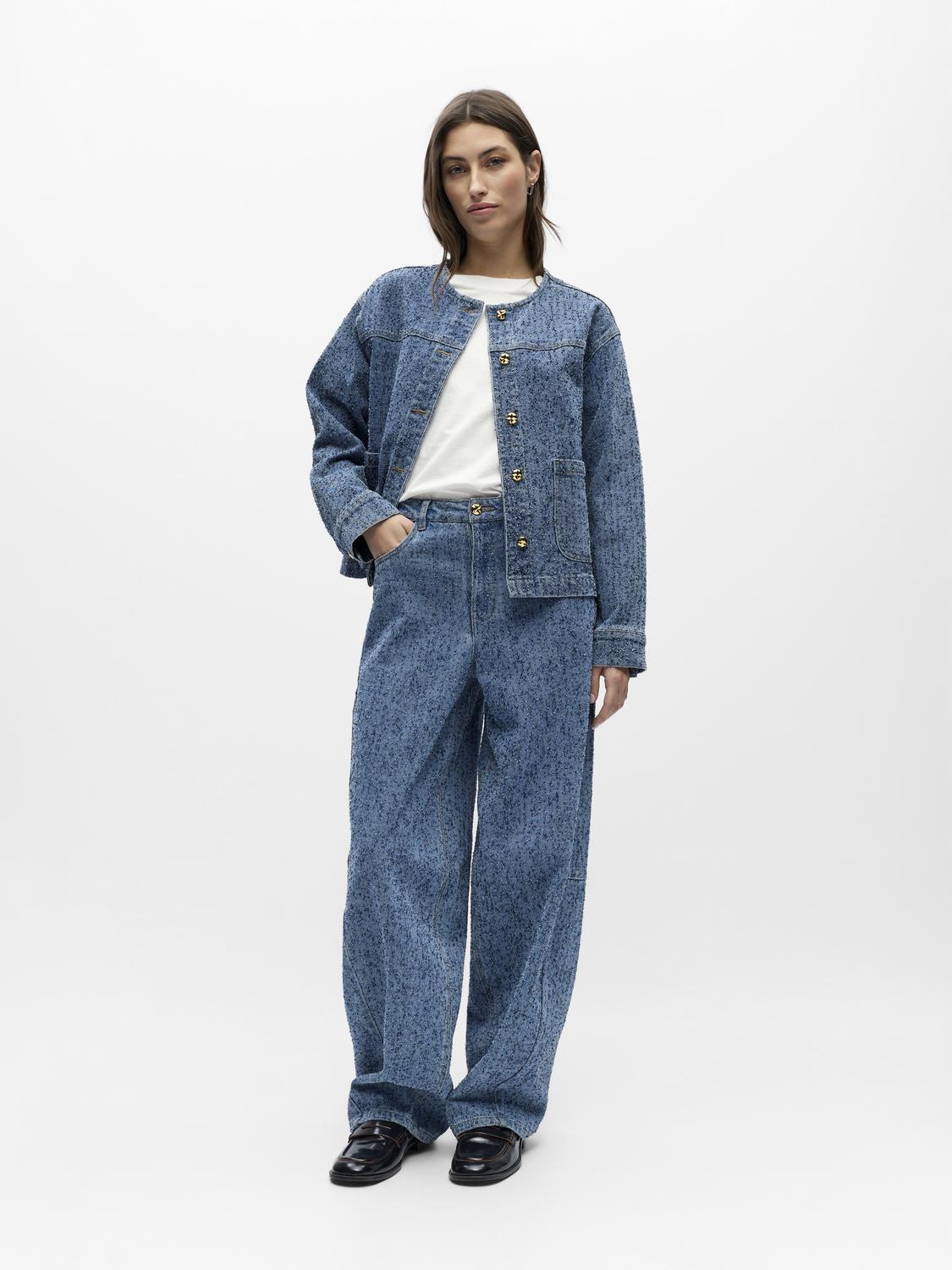 model_shot-front_full