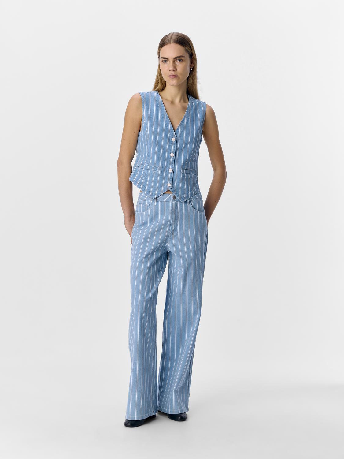 model_shot-front_full