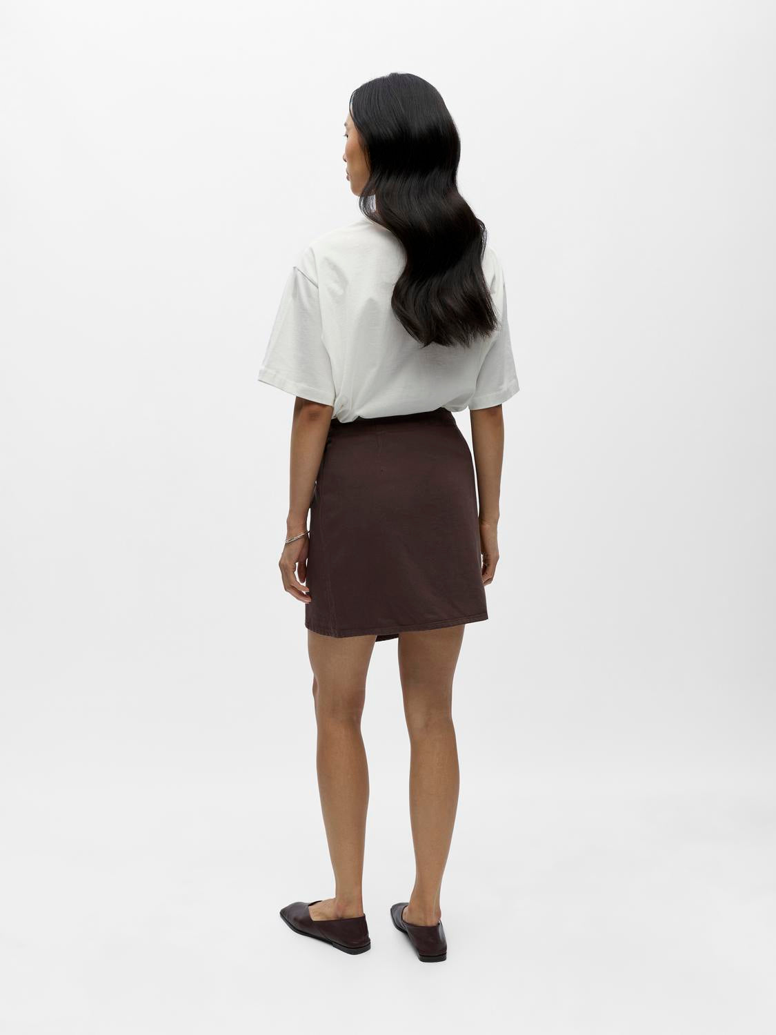 model_shot-back